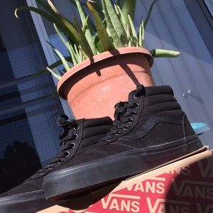 ⚠️brand new⚠️ 🖤all black high top vans🖤